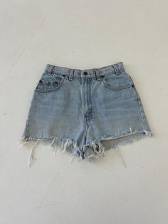 Waist 26" MEASURMENTS:  Waist: 13" Rise: 12" Hips: 19.5" Inseam: 3" This is a preloved piece and has signs of wear and staining Womens Jeans, Levi Strauss & Co, Vintage Levis, Levi Strauss, Halloween Shopping, Denim Shorts, Art Collection, Women Jeans, Bathing Beauties