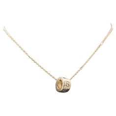 GUCCI Italian design necklace, Icon Blossom collection in gold and enamel for women. Adorned with the GG motif, the distinctive emblem of the brand. 18kt Rose Gold clasp. 7,35 grams. Measures: Chain length 44cm, Pendant width 8mm. Brand new. Necklace Icon, Gucci Necklace, Italian Design, Chain Lengths, Chain Length, Jewelry Necklace Pendant, Blossom, Jewelry Necklaces, Rose Gold