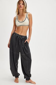 A go-to pair for comfy moments, these joggers from Intimately are featured in the perfect oversized fit and soft cotton blend. **Fit:** Relaxed, mid-rise, oversized **Features:** Soft cotton blend, terry lining, drop-crotch silhouette, elastic waistband with drawstring, cinched ankles, side pockets **Why We | Don't Wait Up Joggers by Intimately at Free People in Black, Size: XS Climbing Pants Women, Loose Gym Clothes Women, Linen Sweatpants, Casual Joggers Outfit, Loose Workout Pants, Camping Clothes For Women, Yoga Clothes Boho, Summer Rave Outfits, Yoga Fits