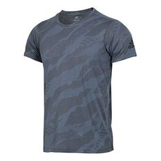 adidas freelift eng ja STYLE cz5442 COLOR GRAY, BLACK A SOFT LIGHTWEIGHT TEE MADE TO MANAGE MOISTURE. Power through push-ups and pull-ups in this training t-shirt. Done in soft and stretchy fabric this lightweight tee is made to wick moisture and help you stay dry for every rep.  Bett The supportive stay-put fit and a droptail hem combine to keep you covered during rigorous workouts. Adidas Moisture-wicking Activewear, Adidas Athletic Fit Moisture-wicking Activewear, Adidas Moisture-wicking Functional Activewear, Adidas Logo Athletic Fit Activewear For Light Sports, Adidas Go-dry Activewear For Running, Adidas Breathable Athletic Fit Activewear, Adidas Activewear For Running With Go-dry, Adidas Athleisure Activewear With Graphic Print, Adidas Moisture-wicking Running Activewear