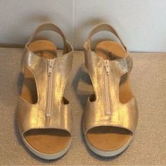 Sesto Meucci Made In Italy Gold Leather Open Toe Strappy Sandals Size 10 New Condition Is New Without Box Beautiful Soft Plantino Suede Metallic Gold Leather Front Zipper Sling Backback Sandals, Never Worn Chic Gold Leather T-strap Sandals, Gold Leather T-strap Heels, Gold T-strap Leather Heels, Gold Leather Wedge Sandals With Cushioned Footbed, Spring Gold Leather Wedge Sandals, Casual Gold Leather Wedge Sandals, Gold Open Toe Leather Wedge Sandals, Tan T-strap Sandals For Spring, Gold T-strap Sandals With Removable Insole