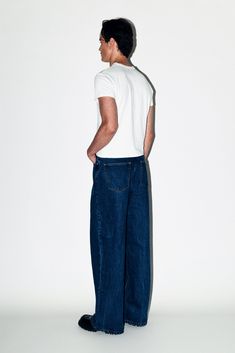 A pair of relaxed straight-leg jeans inspired by the boyish minimalism of the 90's. Designed to be perfectly roomy around the leg without looking overly baggy. Canon is a go-with-everything pair of forever denim. Canon fits loose but not baggy. A more relaxed fit than our Rodeo Classic Straight Leg Jeans but less baggy than our Laurel Wide-Leg Jeans.