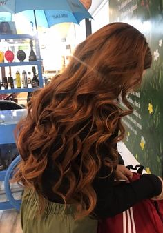 Curly Dark Ginger Hair, Auburn Hair Aesthetic Faceless, Ginger Hair Styles, Long Ginger Hair, Wavy Red Hair, Red Head Girl, Long Auburn Hair, Cinnamon Hair, Dark Brunette Hair