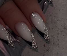 Silvester Nails New Years, Formal Nails Acrylic, Classy Stiletto Nails, New Years Eve Nails Ideas Classy, Nye Nail Ideas, New Years Nails Design, New Year's Eve Nails, Sparkly Nail Designs, Stilleto Nails Designs