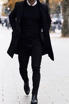 Black Overcoat Men Outfit, Black Outfit Men, Black Overcoat, Overcoat Men, All Black Fashion, Mens Fashion Smart, Mens Fashion Blog, Men In Black, Winter Outfits Men