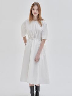 This is NILBY P’s refreshing dress. It's a casual yet feminine item with soft curved lines on the sleeves and a casual string detail at the waist. The waist string allows for size adjustment according to preference. It pairs well with various outerwear such as jackets, denim, blousons, and leather items, making it highly versatile.- Ideal for daily wear- Can be styled with different looks- Enhanced usability with side pockets Casual Midi Dress With Drawstring For Daywear, Casual Drawstring Dresses For Work, White Midi Dress With Gathered Waist For Daywear, White Dresses With Gathered Waist For Daywear, Relaxed Fit Dresses With Drawstring And Short Sleeves, Relaxed Fit Dress With Drawstring And Short Sleeves, Relaxed Fit Short Sleeve Dress With Drawstring, Elegant Drawstring Dress For Day Out, Chic White Midi Dress With Gathered Waist