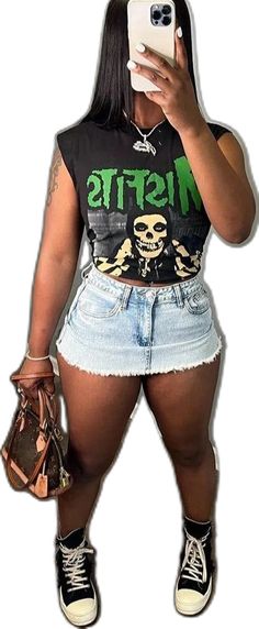 Platform Converse Outfit, Skull Crop Top, Misfits Skull, Girls Denim Skirts, Edgy Streetwear, Fashion Bottoms, Outfits With Converse, Denim Skirt Women, Streetwear Tops