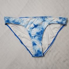 Billabong Bleached Blue Lowrider Full Coverage Bikini Bottom Size Xl/14 Beach Resort Pool Vacation Tie Dye Swimwear For Pool In Summer, Tie Dye Swimwear For Summer Pool Days, Summer Tie Dye Swimwear For Pool, Tie-dye Swimwear For Summer Pool, Summer Tie-dye Swimwear For Pool, Casual Tie Dye Swimwear For Poolside, Casual Tie-dye Swimwear For Poolside, Blue Triangle Top Swimwear For Surfing, Tie-dye Swimwear For Beach Season