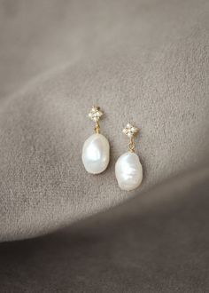 Clover are a set of pearl drop earrings that are a tribute to timeless beauty. These exquisite earrings are designed to add a touch of sophistication and grace to your bridal ensemble, enhancing your natural beauty without overpowering your overall look. * DETAILS * > Freshwater pearls, gold or antique silver plated findings > Dimensions: 25mm length (11-12mm pearl) * READY TO SHIP * The Clover earrings are ready to ship. Please allow 5-7 business days for processing plus delivery times. Please Simple Pearl Earrings, Cluster Earring, Pearl Bridal Earrings, Pearl Cluster Earrings, Simple Pearl, Bridal Jewelry Collection, Bridal Earrings Pearl, Clover Earrings, Pearl Bridal