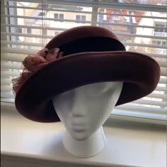 100% Wool Hat With Velvet Trim And Chiffon Flowers. Brown. Brand New With Tags! Perfect Condition! 1940s Hats Women, Ladies Dress Hats, 1940s Hats, Olive Green Cardigan, Large Brim Hat, Types Of Hats, Oc Inspo, Unique Hats, Women's Headwear