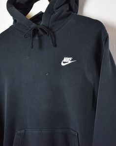 Label size Small Recommended size Small How it fits Regular Pit to pit 22″ Shoulder to bottom 26″ Flaws Photos show marks if any Material Cotton Era 10s+ Colour Black Black Nike Hoodie, Skater Brands, Skater Aesthetic, Tracksuit Tops, Nike Vintage, Y2k Skater, Black Nike, Nike Hoodie, Ring Pendant Necklace