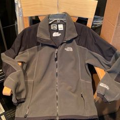 Nwot The North Face Goretex Windstopper Coat. Guaranteed All Of My North Face Items Are Authentic !! Most Of My Northface Are Late 90’s- Current And Are Like New !! Men’s Small / Women’s Large. Black/Grey. Smoke And Pet Hair Free Home. Reasonable Offers Accepted. Bundle For Best Deals Gray Nylon Windbreaker For Hiking, Gray Nylon Outerwear For Cold Weather, Gray Long Sleeve Windbreaker For Outdoor Activities, Gray Fall Windbreaker For Cold Weather, Nylon Fleece Jacket For Outdoor Activities, Nylon Fleece Jacket With Long Sleeves For Outdoor Activities, Gray Outerwear For Fall Outdoor Activities, Black Long Sleeve Windbreaker For Outdoor Work, Gray Fall Outerwear For Outdoor