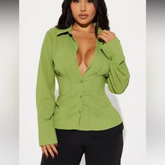 Brand New Trendy Green Top For Brunch, Trendy Green Tops For Brunch, Trendy Long Sleeve Shirt For Brunch, Fitted Solid Shirt For Day Out, Fitted Green Office Shirt, Trendy Green Blouse For Brunch, Green Button-up Top For Office, Chic Green Collared Shirt, Green Button-up Office Tops