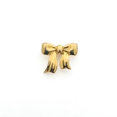 This exquisite Tiffany & Co. Vintage Bow Brooch is crafted in 18K yellow gold, with a weight of 5gm and dimensions of 19.25mm x 17mm. Thank you for visiting our shop!Visit our website DmKJewelry.comAlso Follow us on Instagram https://www.instagram.com/dmkjewelryny/ Luxury Gold Brooch Lapel Pin, Elegant 14k Yellow Gold Brooch, Elegant 14k Yellow Gold Brooches, Vintage Yellow Gold Lapel Pin As A Gift, Vintage Yellow Gold Pins For Gift, Vintage Yellow Gold Pins For Gifts, Classic 14k Gold Brooches For Gift, Vintage Yellow Gold Lapel Pin For Gift, Classic 14k Gold Brooches As Gift