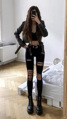 Edgy Hipster Outfits, Black Ripped Jeans Outfit, Dark Beauty Fashion, Egirl Style, Egirl Fashion, Ripped Jeans Outfit, Fashion Fails, Bts Inspired Outfits, Biker Outfit