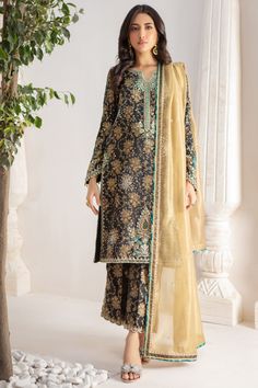 Zille | Pakistani Designer Outfit | Sarosh Salman Palazzo Set With Dabka Work And Straight Kurta, Palazzo Set With Dabka Work And Kundan Straight Kurta, Kundan Palazzo Set With Dabka Work Straight Kurta, Semi-stitched Raw Silk Kurta With Dabka Work, Straight Kurta Set With Kundan And Dabka Work, Gold Palazzo Set With Intricate Embroidery And Straight Kurta, Designer Raw Silk Sets With Dabka Work, Party Palazzo Set With Intricate Embroidery In Chanderi, Gold Chanderi Palazzo Set With Intricate Embroidery