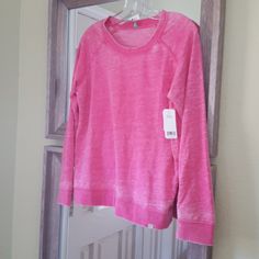 Nwt. Pefect Honeydew Sweatshirt In Size Medium. Color Is Named Berrylicious And Is A Hot Heathered Pink. Special Soft Fabric And The Color Dye Makes Each Garment Unique! Pink Soft-washed Long Sleeve Tops, Soft-washed Pink Long Sleeve Tops, Pink Long Sleeve Soft-washed Top, Pink Long Sleeve Top With Soft-washed Detail, Velour Tops, Green Hoodie, Mauve Pink, Honeydew, Knitted Tshirt