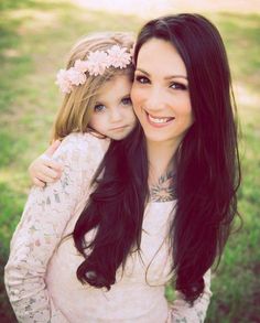 Ideas wedding photography mother daughter flower crowns Mother Daughter Poses, Cheese Photography, Mommy Daughter Pictures