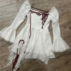 This Dress Is Vampire Perfection. Flawless Details All Over And The Most Stunning Fit That Can Fitted To Perfection With The Corset Back. White Vampire, Vampire Dress, Vampire Clothes, White Goth, Dark In Love, Vampire Costume, Corset Back, B Fashion, Lace Corset