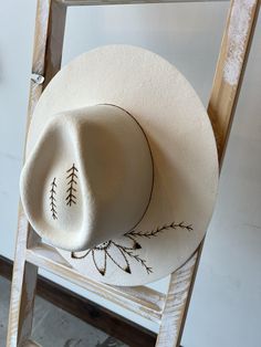 Custom hand-burnt design - Sunflower with vines and arrows Size L - American Hat Makers brand Handmade Rustic Adjustable Felt Hat, Rustic Handmade Adjustable Felt Hat, Handmade Adjustable Hat With Round Crown, Handmade Adjustable White Felt Hat, Handmade Adjustable Round Crown Hat, Handmade Rustic Hat For Spring, American Hat Makers, American Hat, Beige Hat