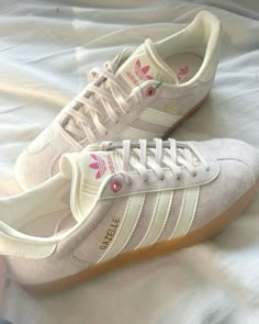 Looks Adidas, Pretty Sneakers, Trendy Shoes Sneakers, Preppy Shoes, Pretty Shoes Sneakers, Cute Nike Shoes, Cute Sneakers