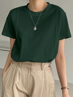 Dark Green Casual Collar Short Sleeve Fabric Plain  Embellished Medium Stretch  Women Tops, Blouses & Tee Blue Tshirt Outfit, Green Shirt Outfits, Green Top Outfit, Green Outfits For Women, Dark Green Shirt, Office Fits, Minimalist Outfits, Navy Blue T Shirt, Couture Mode