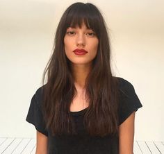 French Bangs Black Hair, Parisien Hairstyles, Straight Fringe Hairstyles, Fringe Long Face, French Bangs Long Hair Brunette, Red Grey Hair, French Bangs Straight Hair, Alexa Chung Bangs, Bottleneck Fringe