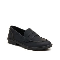 Rocket Dog-Gabby Penny Loafer The Gabby penny loafer by Rocket Dog is a pair that can be worn anywhere. This slip-on casual flaunts classic moc toe silhouette with penny slot detail, lifted by block heel to exude laidback vibes. Crocs Clogs, Rocket Dog, Penny Loafer, Penny Loafers, Shoes Online, Loafers Men, Rocket, Kids Shoes, Block Heels