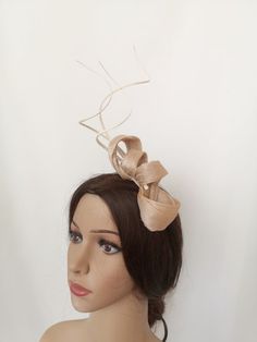 "Beige bow fascinator with feathers. The small beige fascinator has been decorated with a bow and three ivory feathers. It is a small fascinator in neutral colors that combines perfectly with any dress. It is a very useful bow headpiece that you can have as \"wardrobe\" to use on any special Occasion like weddings, Ascot races, cocktails, Tea Party, Polo Cup, Horse races, Derby day... As it is decorated with elongated feathers, it makes this simple headdress stow the figure giving height and com Beige Headpiece For Kentucky Derby Event, Beige Headpiece For Royal Ascot Party, Elegant Cream Headpiece For Gift, Beige Headband For Spring Party, Elegant Beige Hair Accessories For Party, Adjustable Beige Mini Hats For Events, Beige Adjustable Mini Hats For Events, Cream Headband Hair Accessories For Party, Cream Adjustable Party Headband