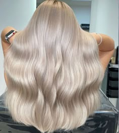 Light Pearl Blonde Hair, Clean Blonde Hair, Light Ashy Blonde Hair, Pearl Blonde Highlights, Milky Blonde Hair, Black Roots Blonde Hair, Light Ash Blonde Hair Color, Creamy Blonde Hair