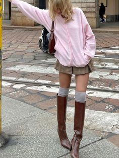 Boots Socks Outfit, Over The Knee Socks Outfit, Activities Outfit, Knee High Socks Aesthetic, Girly Autumn, Knee High Socks Outfit, High Socks Outfits, Fashion Coquette, Outfit Ideas Spring