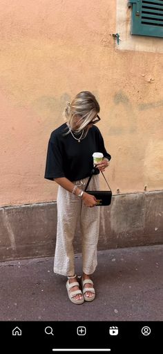 United Kingdom Outfits Women, Gen X Office Outfit, Low 80s Weather Outfit, Classy Summer Looks For Women, Short Curvy Style Outfit Ideas, Cap Sleeve Shirt Outfit, Work Mom Aesthetic, Nyc Summer Street Style 2024, 2024summer Look