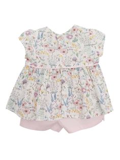 Il Gufo floral baby girls playsuit with short cap sleeves, crew neckline.Composition: 100% Cotton Fabric 2 97% Cotton 3% Elastane Spring Bubble Romper With Short Sleeves For Playwear, Printed Playwear Sets For Spring, Pink Floral Print Playwear Sets, Pink Floral Print Sets For Playwear, Floral Print Short Sleeve Playwear Dress, Spring Short Sleeve Printed Sets, Floral Playsuit, Versace Designer, Gucci Shop