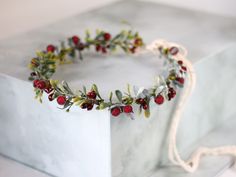 A winter flower crown in beautiful tones of red and green. Thanks to the use of artificial berries and leaves, the crown is durable. It is a special touch to your bohemian look. A flower crown is more beautiful than the pictures. Is perfect for garden wedding. Head circumference: one size fits all (adjustable) We offer customized accessories, matching the floral crown. Here you can buy a matching floral boutonniere: https://www.etsy.com/listing/672949700/customized-flower-boutonniere You can als Winter Crown, Nature Crown, Winter Wedding Decor, Christmas Crown, Celtic Christmas, Berry Wedding, Wedding Flower Crown, Irish Christmas, Winter Wedding Decorations