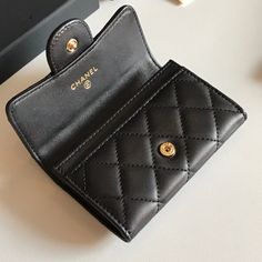 Size: (11*8.5*3cm) It comes with Dust box, Care manual, Tag and Paper bag. Luxury Wallet, Wallet Fashion, Vogue Fashion, New Handbags, Ring Bracelet, Purse Wallet, Ring Earrings, Women Rings, Womens Watches