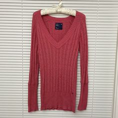 Cute y2k 2010s long cable knit sweater by American Eagle Adorable pinkish color. Hard to describe but best shown in last photo Size medium Pit to pit: 17” Waist: 13” Length from pit to hem: 21”