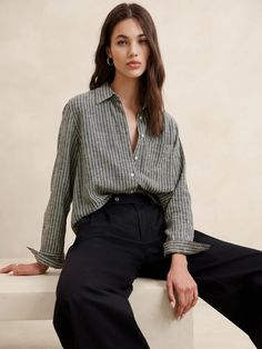 Classic Linen-Blend Shirt | Banana Republic Factory Linen Button Down Shirt Women, Linen Shirt Outfit, Ivory Outfit, Classic Outfits For Women, Buisness Casual, Pencil Skirt Outfits, Elegant Feminine, Banana Republic Factory, Blouse Outfit