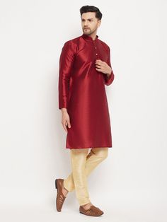 VM By VASTRAMAY Men's Maroon Silk Blend Kurta and Gold Pant Style Pyjama Set Experience the elegance and comfort of traditional wear with the VM By Vastramamy Men's Maroon Silk Blend Kurta and Gold Pant Style Pyjama Set. Perfect for festive occasions, this ensemble exudes sophistication and style. Features Maroon kurta with a stylish cut Gold pant style pyjama for a unique look Comfortable fit for all-day wear Perfect for festive and special occasions Specifications Brand: VASTRAMAY Color: Maroo Traditional Full Length Fitted Kurta, Traditional Full-length Wear For Diwali, Full Length Traditional Wear For Diwali, Traditional Full-length Kurta For Diwali, Traditional Full-length Kurta For Eid, Full Length Traditional Wear For Eid, Traditional Full-length Churidar For Eid, Traditional Full Length Churidar For Eid, Traditional Full Length Sets For Diwali