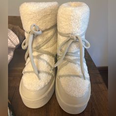 H & M Faux Sherpa Snow Moon Boot. Bnwt. Never Worn, Perfect Condition. No Scuffs, Marks, Stains, Shedding, Holes, Rips. Snow Moon, Goth Shoes, Moon Boot, H&m Shoes, Moon Boots, Winter Rain, Rain Boots, H&m, Size 10