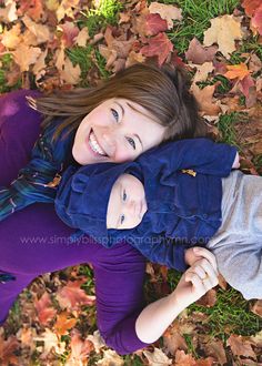 Mom And Baby Fall Photoshoot, Baby Autumn Photography, Autumn Baby Photoshoot, Baby Fall Photoshoot, Mom Baby Pictures, Halloween Baby Pictures, Fall Baby Photos, Fall Family Photography