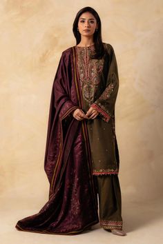 Brand new. 100% Original Zara Shahjahan Coco Winter ZW23-2A Please read the notes below carefully before placing the order. Fabric details: Embroidered Plain Khaddar Front 1.38 Yard Embroidered Back on Plain Khaddar 1.38 Yard Embroidered Sleeve on Khaddar 1.38 Yard Embroidered Back Motif 1 Pc Embroidered Corner 2 Pcs Embroidered Border 1.60 Yard Embroidered Stripe 5 Yards Embroidered Trouser Border 1.4 Yard Printed Polyester Shawl 2.7 Yard Plain Khaddar trouser 2.7 Yard Note: 1) Please select the preferred size from the list or message me if you would like custom-made. 2) Size chart is mentioned in the listing pictures. 3) If you choose to purchase the suit in the form of unstitched fabric, you will receive the fabric that is mentioned under fabric details. No extra accessories (faux pearl Zara Shahjahan, Green Dupatta, Dress Salwar Kameez, Pakistani Salwar Kameez, Desi Clothes, Linen Fashion, Embroidered Border, Pakistani Suits, Shalwar Kameez