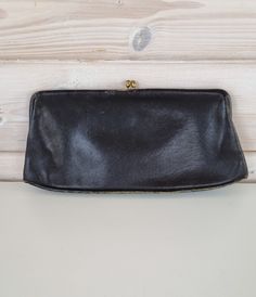 Vintage Evening bag/Envelope bag Black Leather 50s - used. Wear on the leather. Width: 26 cm (10,23 inches) Hight: 12 cm (4,72 inches) Free shipping and carefully packaged. Trackable shipping. Check out my shop for more exciting items Vintage Envelope, Vintage Evening Bags, Envelope Bag, Bag Vintage, Clutch Handbag, Evening Bags, Purses And Handbags, Sweden, Etsy Accessories