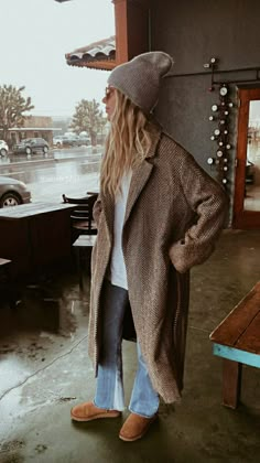 Rainy Day Outfits, Cozy Rainy Day, Look Boho Chic, Look Jean, Dark Days, Waist Coat, Day Outfits, A Rainy Day