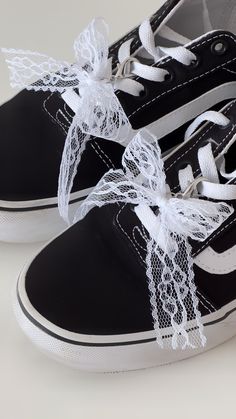 >Our handmade stylish tulle ribbon charm is perfect for adding a touch of  to any sneakers. Customize your sneakers with tulle lace ribbon shoe charms. You can use it to complete your bags, keychains and all kinds of outfits. >These charms are handmade by women.💖 > Product features: -1 pair (2pcs) tulle lace ribbon charm -Color: white -Size of flower : * Size please ref to the picture -Suitable for both Daily and Special Occasions Add a Touch of Romance to Any Occasion Whether you're seeking a Tulle Ribbon, Ribbon Shoes, Y2k Shoes, Diy Sneakers, Shoe Insoles, Lace Bows, Lace Ribbon, Lacing Sneakers, Shoe Lace