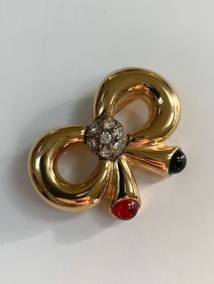 Fabulous find - Early Joan Rivers Bow Ribbon Brooch adorned with two Cabochon style crystals - measures 1.75 inches wide and 1.25 inches high it's a sweet statement brooch - these are getting harder to find. It's in great vintage condition - please look at the pictures and video carefully as I do not accept any returns - Thank you for coming to my store Statement Brooch, Ribbon Brooch, Bow Brooch, Bow Ribbon, Gold And Green, Joan Rivers, Green And Red, Picture Video, Brooch Pin