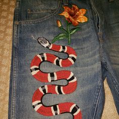 Beautiful Unisex Snake Embroidered Gucci Jeans. Size 34 Denim Belts, Decorate Jeans, Gucci Denim, Gucci Jeans, Gucci Pants, Unique Jeans, Sweet Jeans, Denim Belt, Jean Pockets