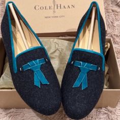 Unworn New Cole Haan Sabrina Tassel Loafer Shoe Nike Air In Dark Grey Wool With A Bright Teal Bow. Cole Haan Tassel Loafers, Loafer Shoe, Shoe Nike, Tassel Loafers, Cole Haan, Loafer Shoes, Loafer Flats, Nike Shoes, Dark Grey