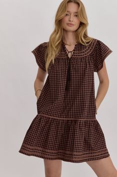 True to size, I am an 8/10 wearing a medium. Gingham v-neck short sleeve dress featuring solid trim. Pockets at sides. Lined, woven, non-sheer, lightweight. 100% cotton. Small 4-6Medium 8-10Large 12-14 Black Gingham Dress, Black Date Night Outfit, Brown Gingham, Dream Items, Plaid Shirt Dress, Dressy Dress, Nashville Style, Black Gingham, Gingham Pattern