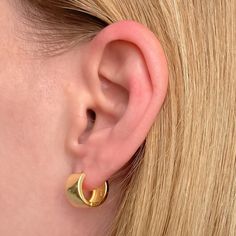 A modern take on your classic hoop. These hoops are lightweight making everyday wear a breeze. Sold as a pair (2) - Made in gold vermeil: a thick 18k gold layer on 925 sterling silver.- Inner diameter: 10mm- Outer diameter: 13.8mm- Earring thickness: 7.8mm- Waterproof, tarnish resistant & hypoallergenic Free Giveaway, Gold Vermeil, Everyday Wear, 18k Gold, Sparkle, 925 Sterling Silver, Sterling Silver, Gold, Silver