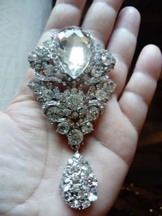 A stunning large, vintage style diamante drop brooch, 4 inches in length approx in asilver tone setting. Ideal in brooch bouquets for a stunning centrepiece, clothing accessories, to style a bag or hat, wedding invitations... Wedding Brooches, Hat Wedding, Teen Dress, Wedding Brooch, Brooch Bouquets, Recycled Items, Accessories Clothing, Leaf Design, Bouquets